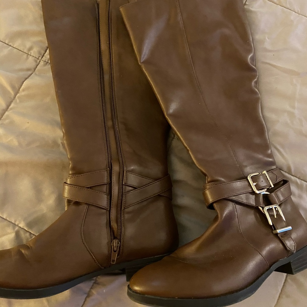 Express boots size 8